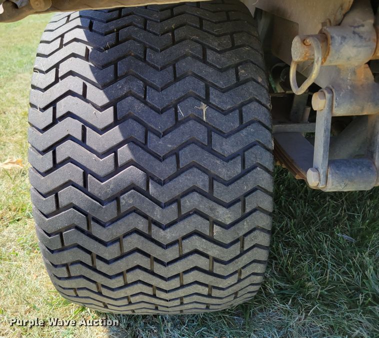 image for item JZ9132 2001 Cushman Turf-Truckster 898656  utility vehicle