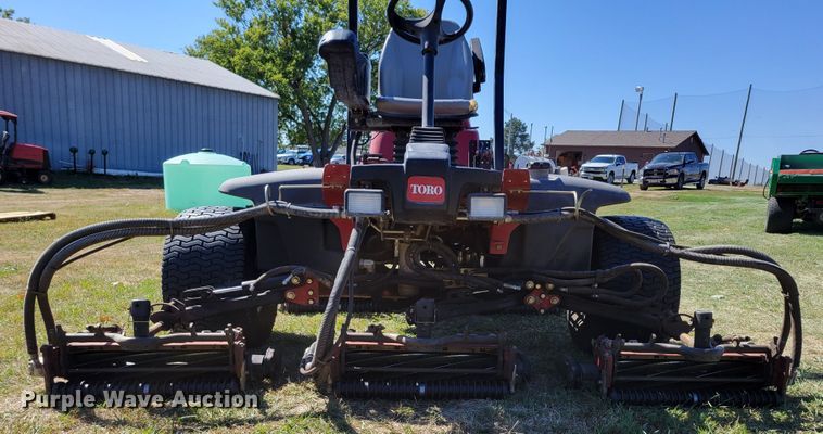 image for item JZ9133 2010 Toro ReelMaster 5410 03670  reel mower