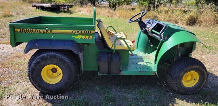 image for item JZ9135 1996 John Deere Gator 4x2  utility vehicle