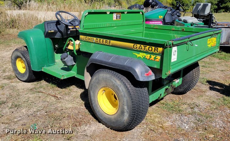 image for item JZ9135 1996 John Deere Gator 4x2  utility vehicle