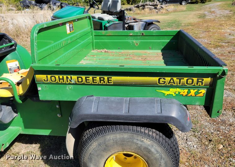 image for item JZ9135 1996 John Deere Gator 4x2  utility vehicle