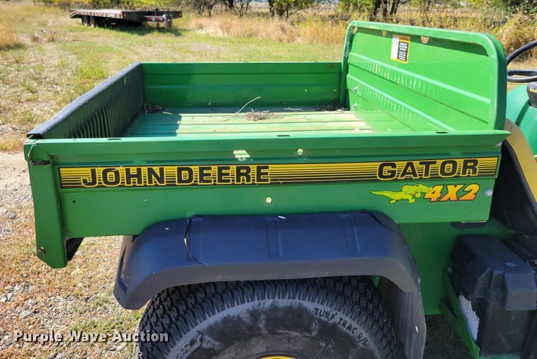 image for item JZ9135 1996 John Deere Gator 4x2  utility vehicle