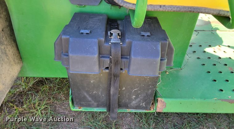 image for item JZ9135 1996 John Deere Gator 4x2  utility vehicle