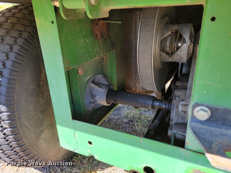 image for item JZ9135 1996 John Deere Gator 4x2  utility vehicle