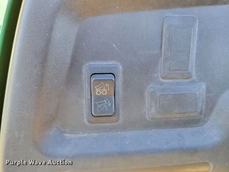 image for item JZ9135 1996 John Deere Gator 4x2  utility vehicle