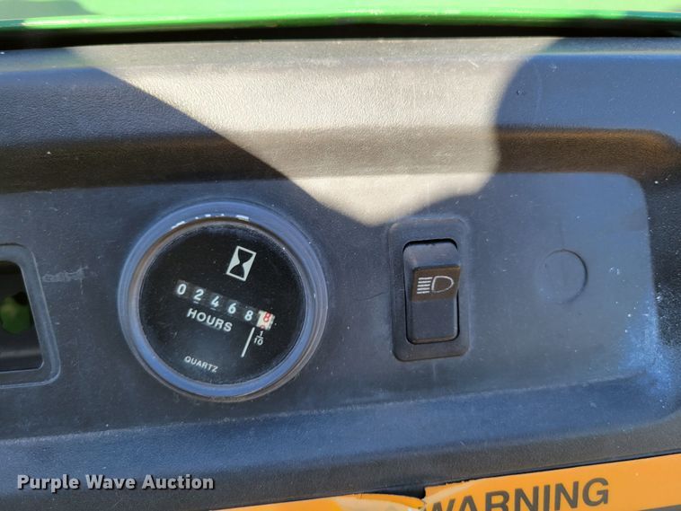 image for item JZ9135 1996 John Deere Gator 4x2  utility vehicle
