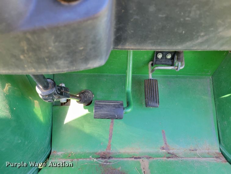 image for item JZ9135 1996 John Deere Gator 4x2  utility vehicle