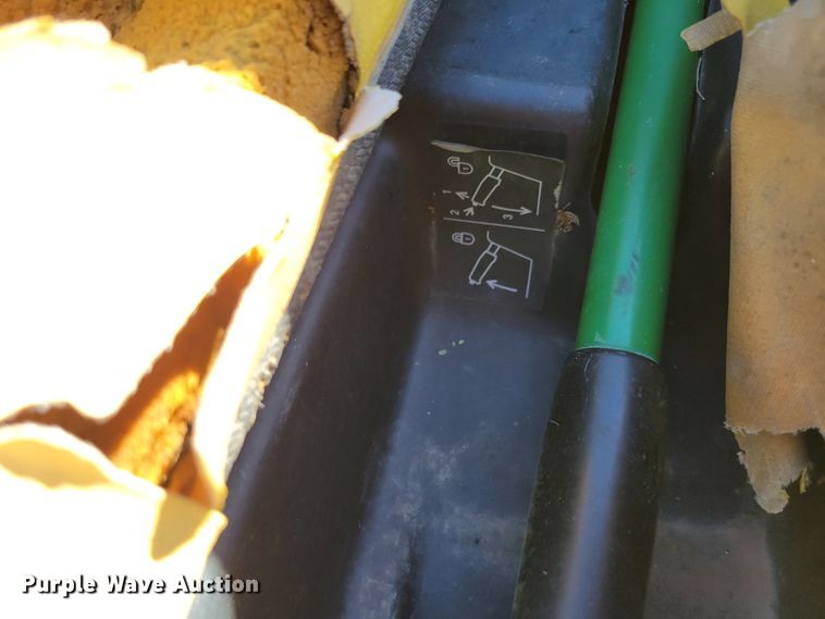 image for item JZ9135 1996 John Deere Gator 4x2  utility vehicle