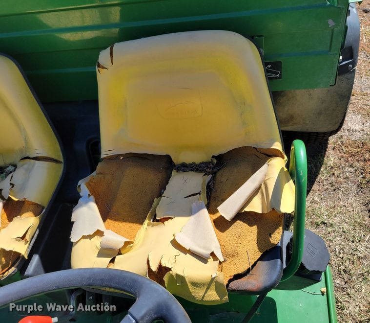 image for item JZ9135 1996 John Deere Gator 4x2  utility vehicle