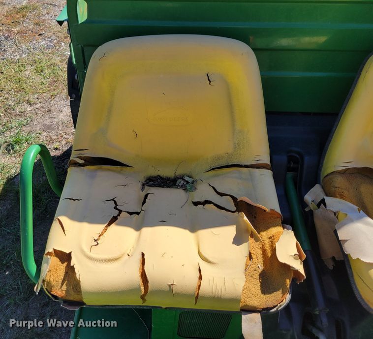 image for item JZ9135 1996 John Deere Gator 4x2  utility vehicle