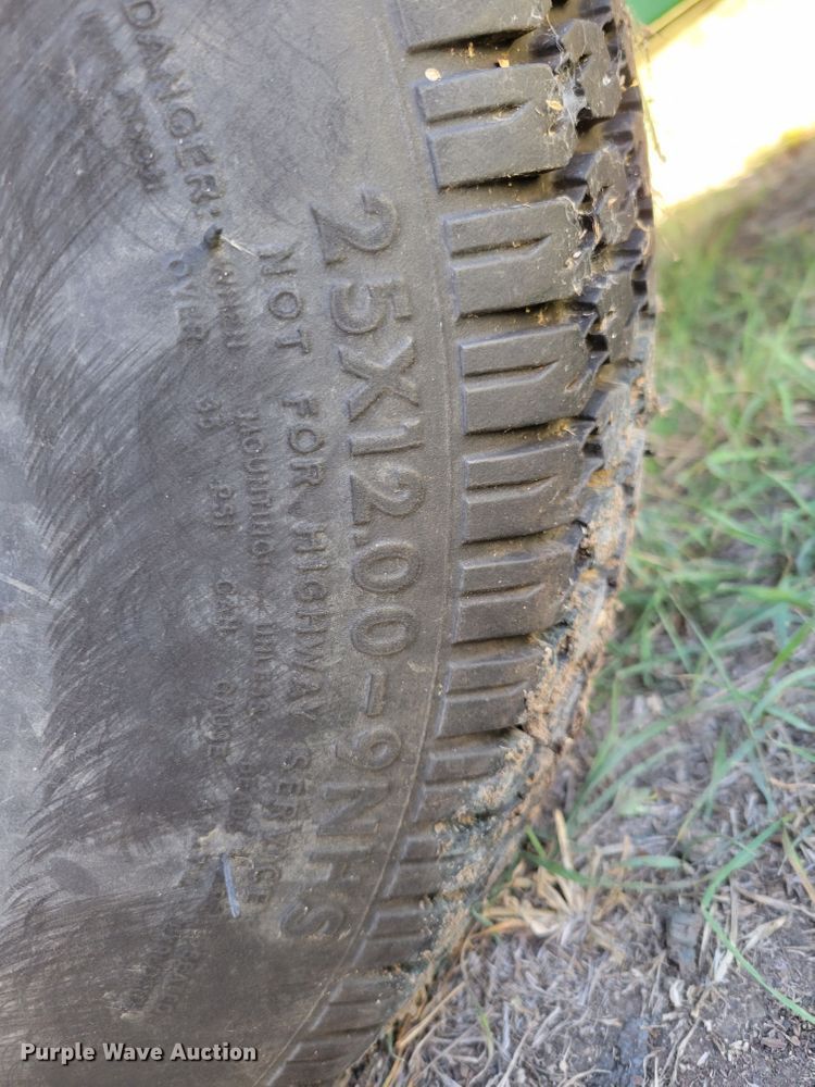 image for item JZ9135 1996 John Deere Gator 4x2  utility vehicle