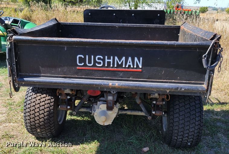 image for item JZ9136 2001 Cushman Turf-Truckster 898656  utility vehicle