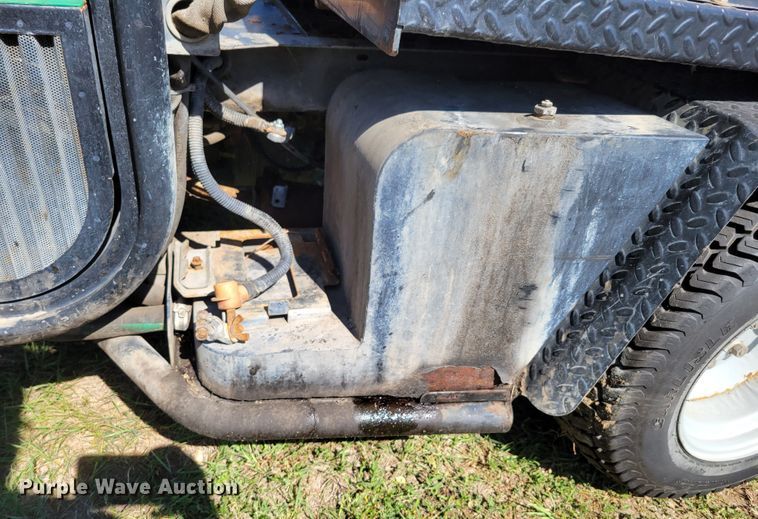 image for item JZ9136 2001 Cushman Turf-Truckster 898656  utility vehicle