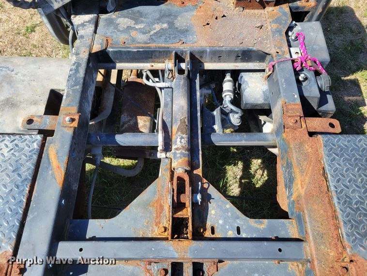 image for item JZ9136 2001 Cushman Turf-Truckster 898656  utility vehicle