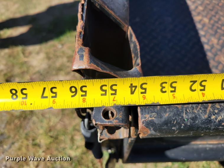 image for item JZ9136 2001 Cushman Turf-Truckster 898656  utility vehicle