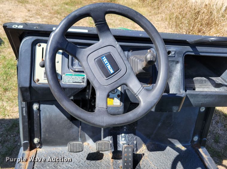 image for item JZ9136 2001 Cushman Turf-Truckster 898656  utility vehicle