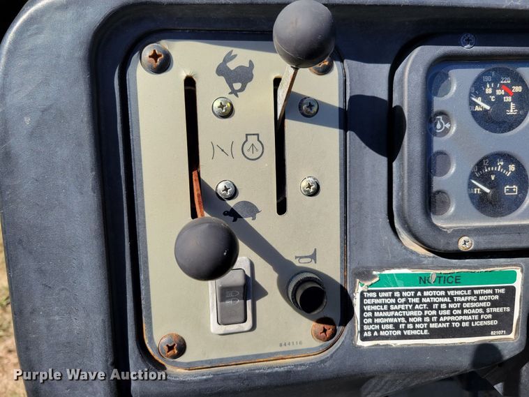 image for item JZ9136 2001 Cushman Turf-Truckster 898656  utility vehicle