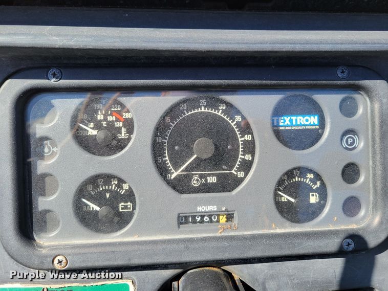 image for item JZ9136 2001 Cushman Turf-Truckster 898656  utility vehicle