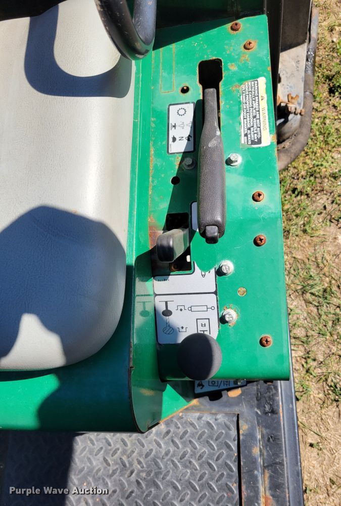 image for item JZ9136 2001 Cushman Turf-Truckster 898656  utility vehicle