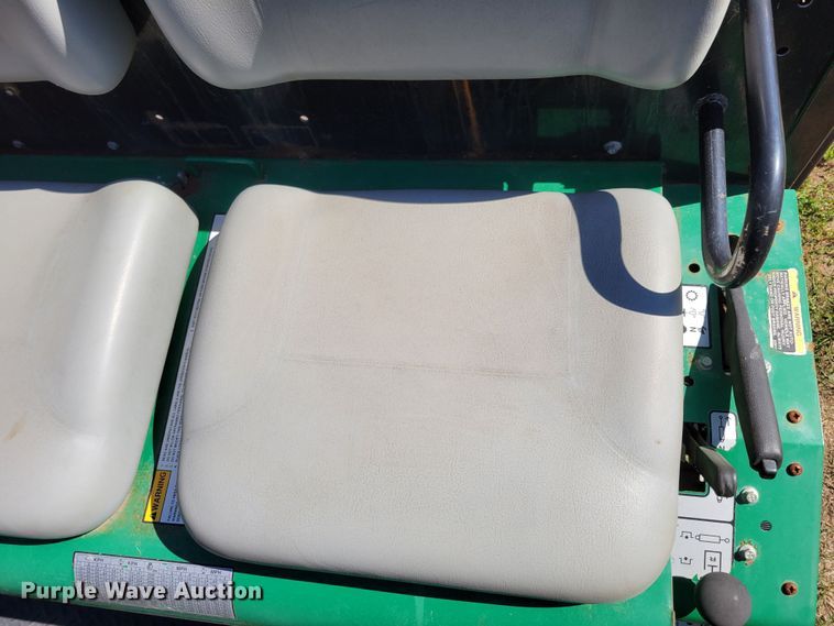 image for item JZ9136 2001 Cushman Turf-Truckster 898656  utility vehicle