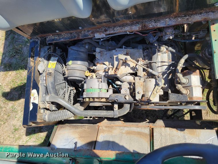 image for item JZ9136 2001 Cushman Turf-Truckster 898656  utility vehicle