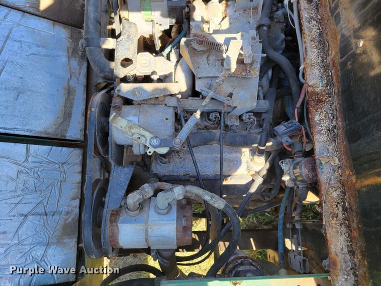 image for item JZ9136 2001 Cushman Turf-Truckster 898656  utility vehicle