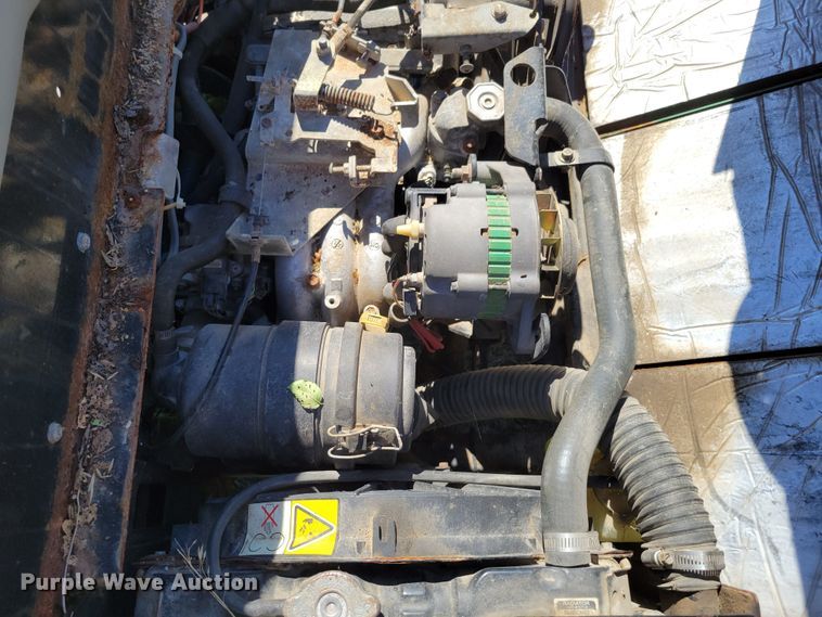 image for item JZ9136 2001 Cushman Turf-Truckster 898656  utility vehicle