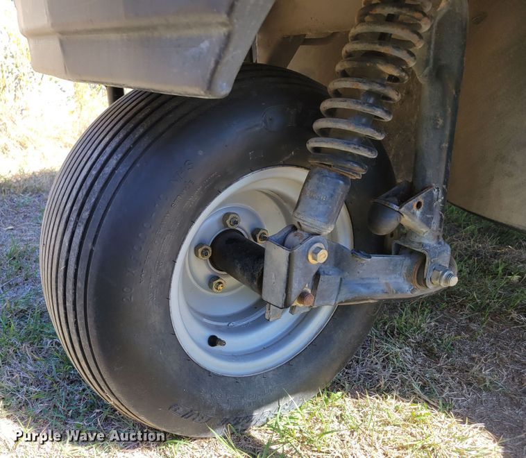 image for item JZ9136 2001 Cushman Turf-Truckster 898656  utility vehicle