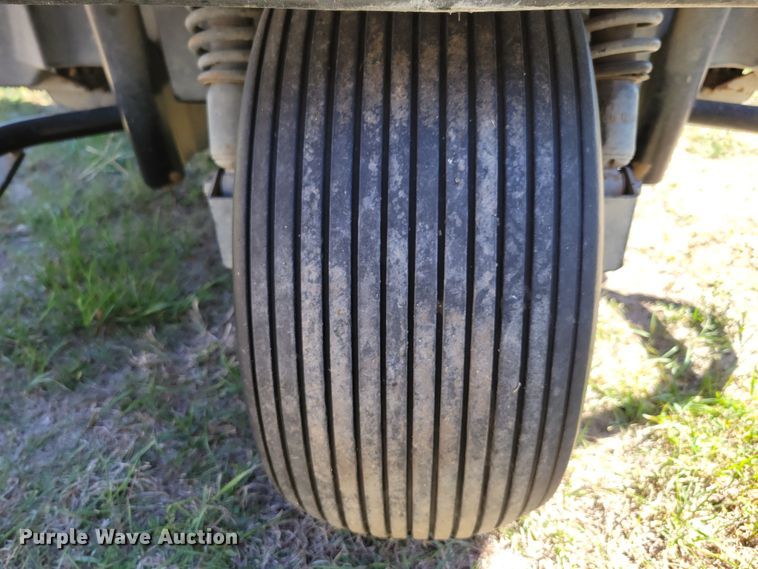 image for item JZ9136 2001 Cushman Turf-Truckster 898656  utility vehicle