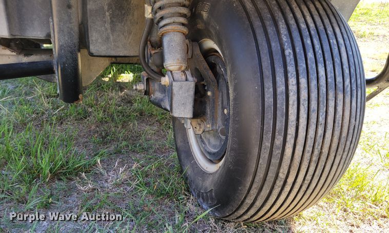 image for item JZ9136 2001 Cushman Turf-Truckster 898656  utility vehicle