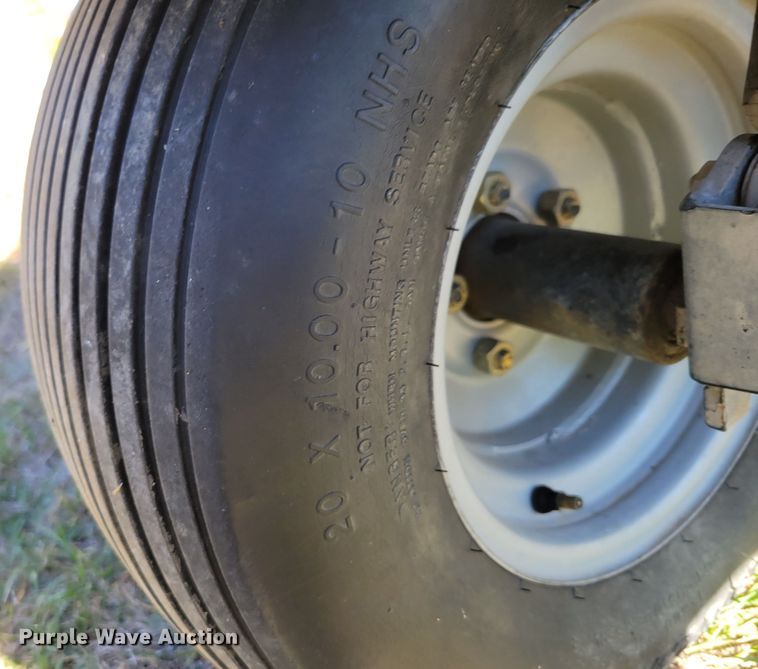 image for item JZ9136 2001 Cushman Turf-Truckster 898656  utility vehicle