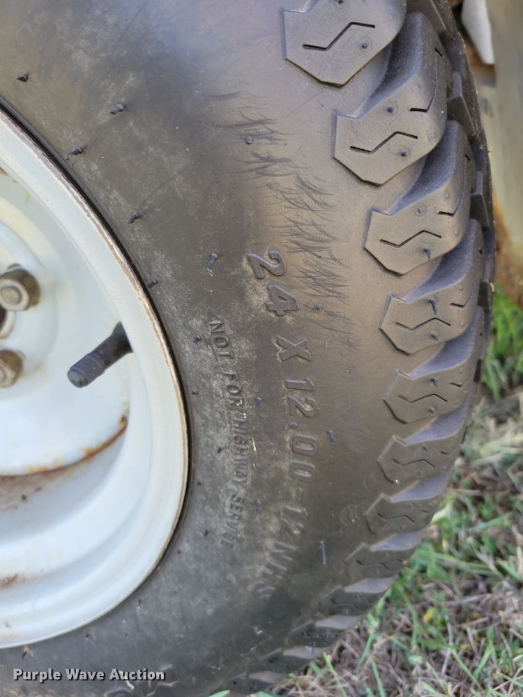 image for item JZ9136 2001 Cushman Turf-Truckster 898656  utility vehicle