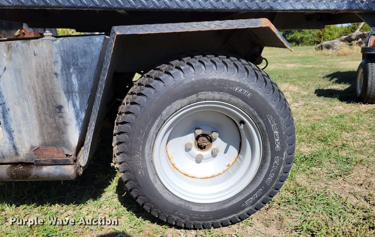 image for item JZ9136 2001 Cushman Turf-Truckster 898656  utility vehicle