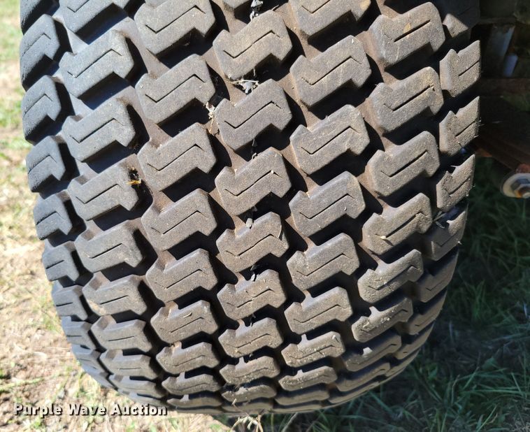 image for item JZ9136 2001 Cushman Turf-Truckster 898656  utility vehicle