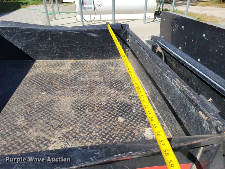 image for item JZ9138 2000 Cushman Turf Truckster 898656  utility vehicle