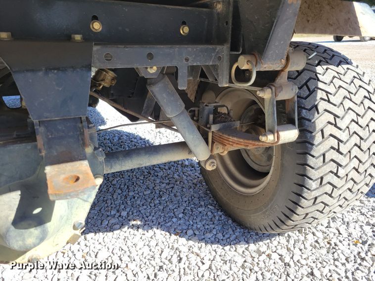 image for item JZ9138 2000 Cushman Turf Truckster 898656  utility vehicle