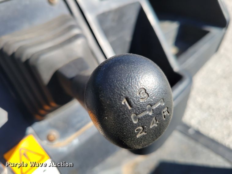 image for item JZ9138 2000 Cushman Turf Truckster 898656  utility vehicle