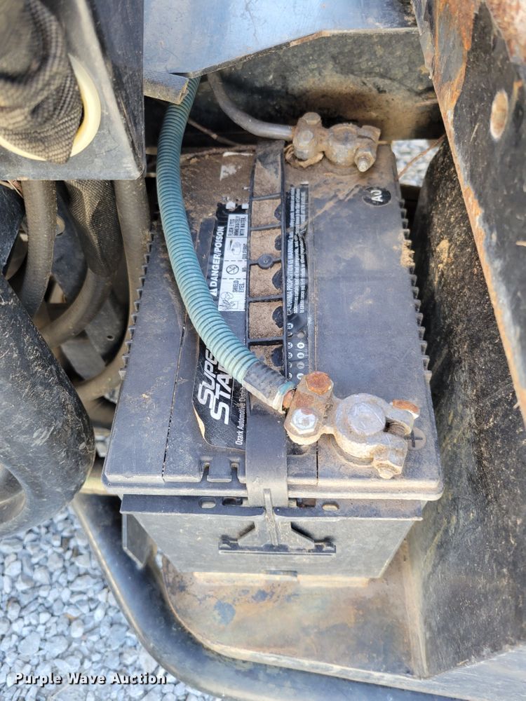 image for item JZ9138 2000 Cushman Turf Truckster 898656  utility vehicle