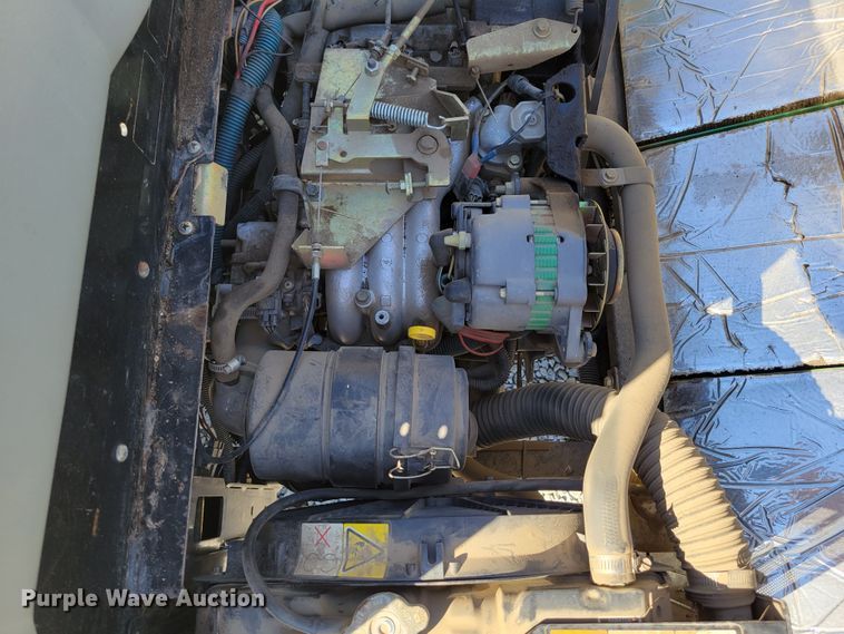 image for item JZ9138 2000 Cushman Turf Truckster 898656  utility vehicle