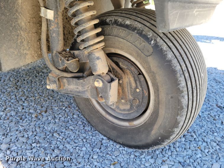 image for item JZ9138 2000 Cushman Turf Truckster 898656  utility vehicle