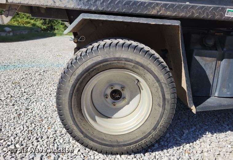 image for item JZ9138 2000 Cushman Turf Truckster 898656  utility vehicle