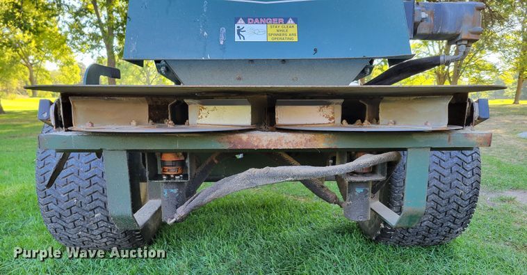 image for item JZ9141 Turfco SP-1530  top dresser