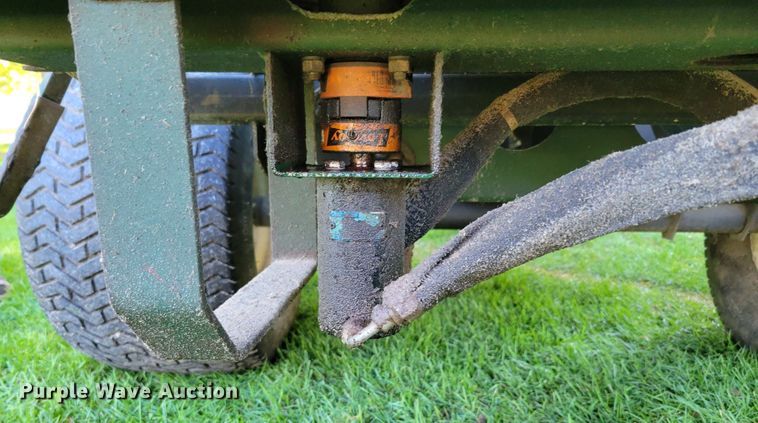 image for item JZ9141 Turfco SP-1530  top dresser