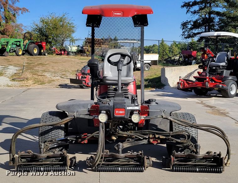 image for item JZ9144 2010 Toro Reelmaster 5410  reel mower