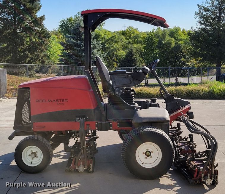 image for item JZ9144 2010 Toro Reelmaster 5410  reel mower