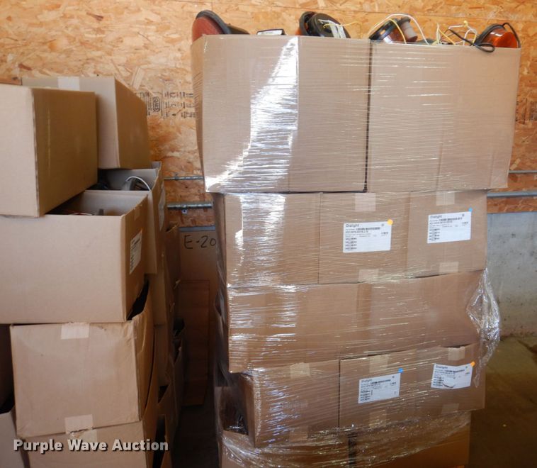 image for item KF9459 (5) pallets of traffic signals