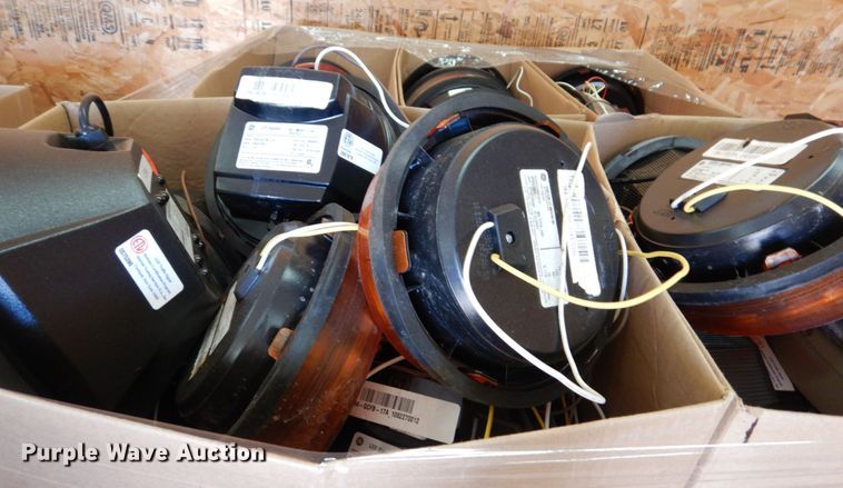 image for item KF9459 (5) pallets of traffic signals