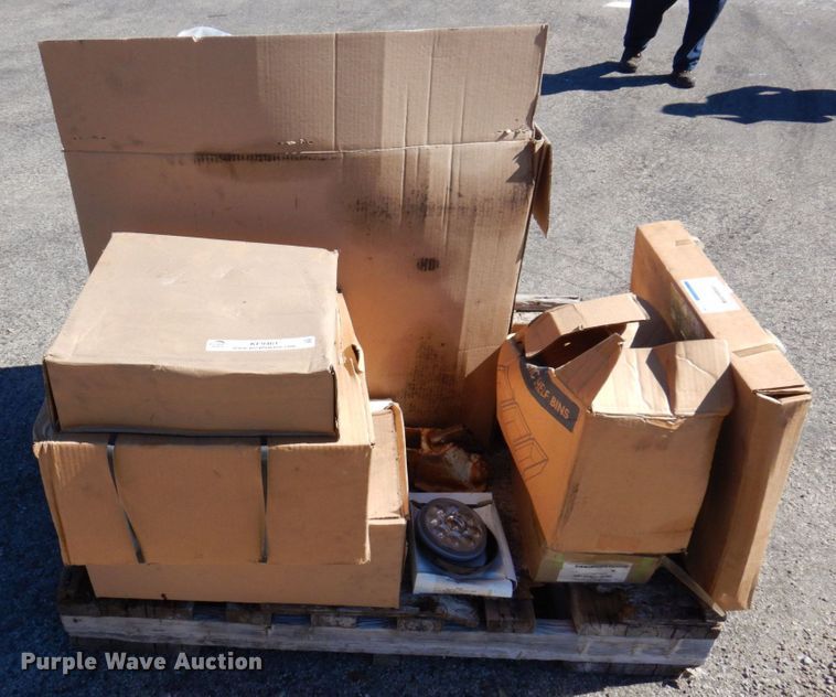 image for item KF9461 Pallet of automotive parts