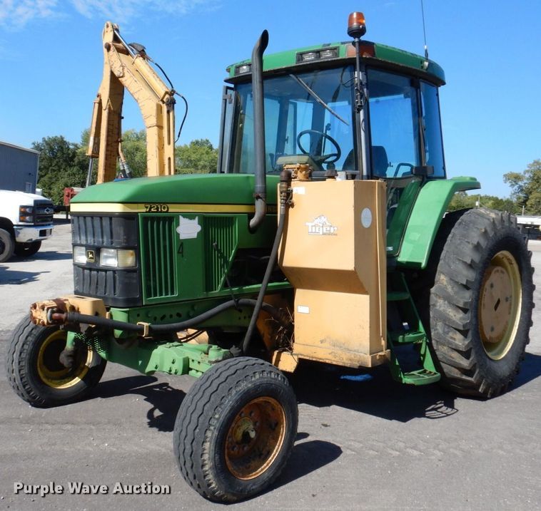 image for item KF9492 2000 John Deere 7210  tractor