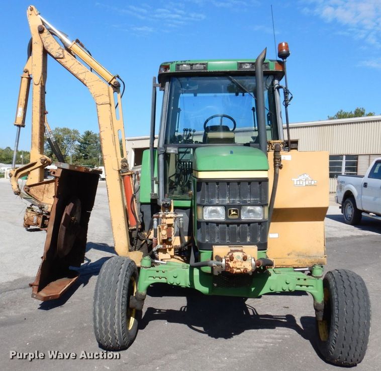 image for item KF9492 2000 John Deere 7210  tractor